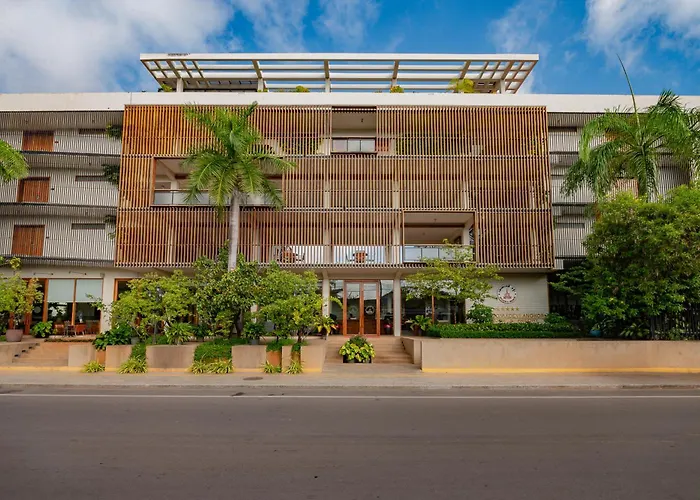 Hotel Somadevi 5*