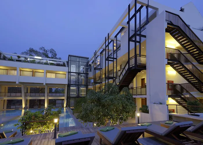 Hotel Somadevi 5*